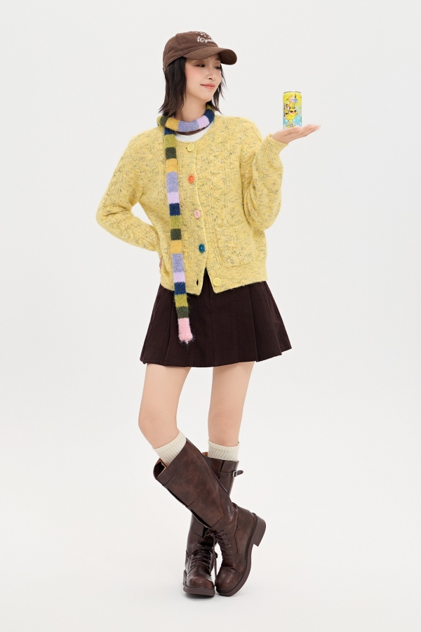 奶呼呼彩扣毛衣外套